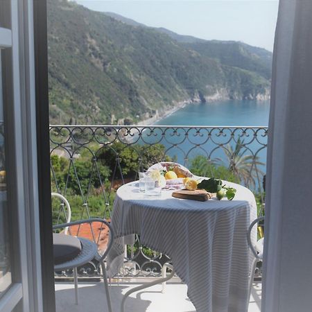 My Place Your Place Corniglia Extérieur photo