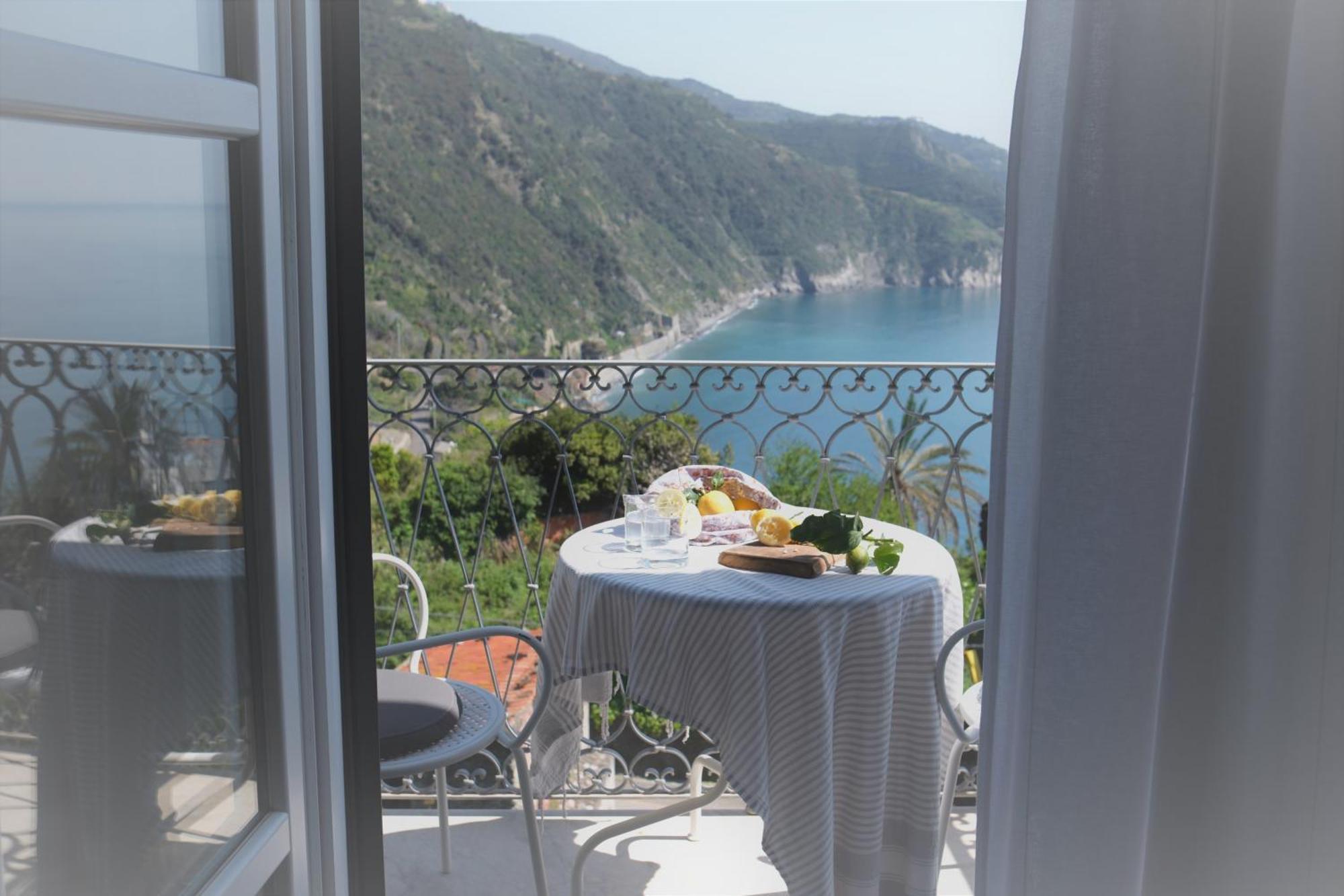 My Place Your Place Corniglia Extérieur photo