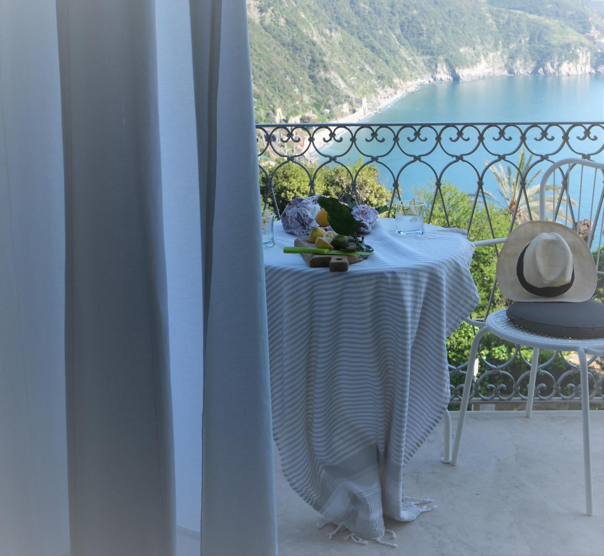 My Place Your Place Corniglia Extérieur photo